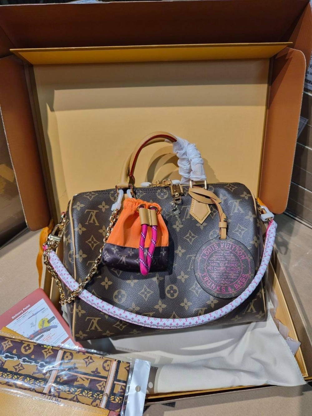 Louis Vuitton Monogram Canvas Speedy Bandoulière in Brown with Pink Accent